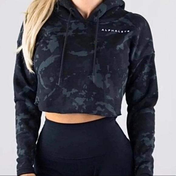 Alphalete Tops - ❗️LOWERED PRICE Alphalete Camo Crop Hoodie